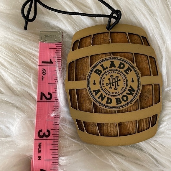 Blade & Bow 5 key bourbon barrel ornament - Picture 2 of 4